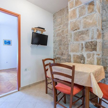 Awesome Apartment In Svinisce With Kitchenette ภายนอก รูปภาพ